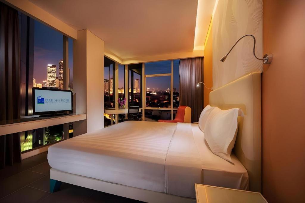 Blue Sky Hotel Petamburan Jakarta Exteriör bild