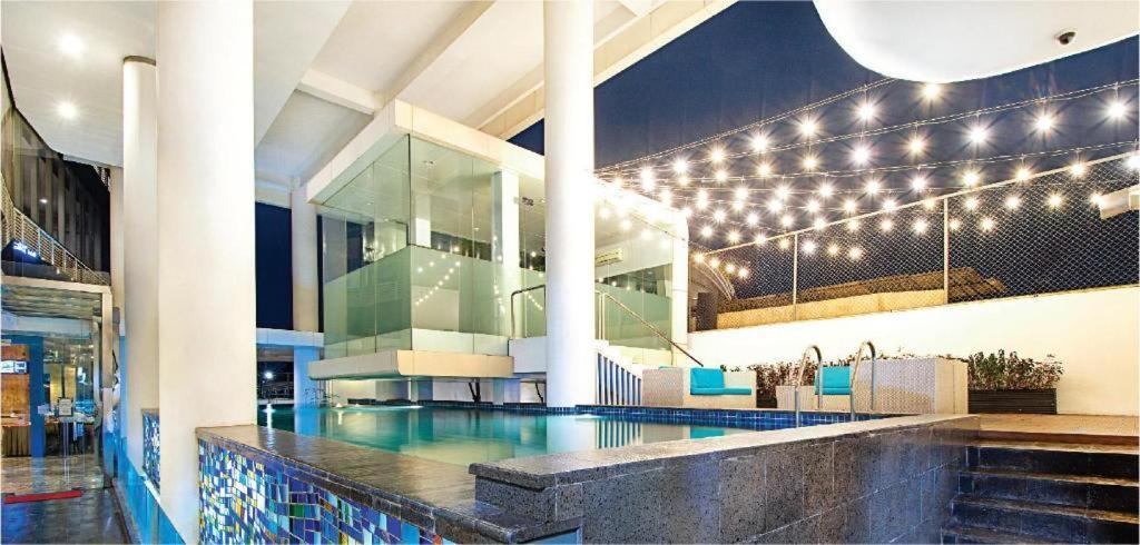Blue Sky Hotel Petamburan Jakarta Exteriör bild